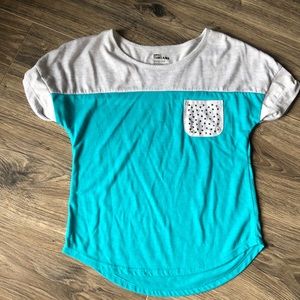 SHORT SLEEVE T-SHIRT! Good condition, no holes